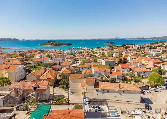 Alice アパート Pakoštane