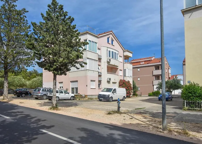 Alice باكوشتاني